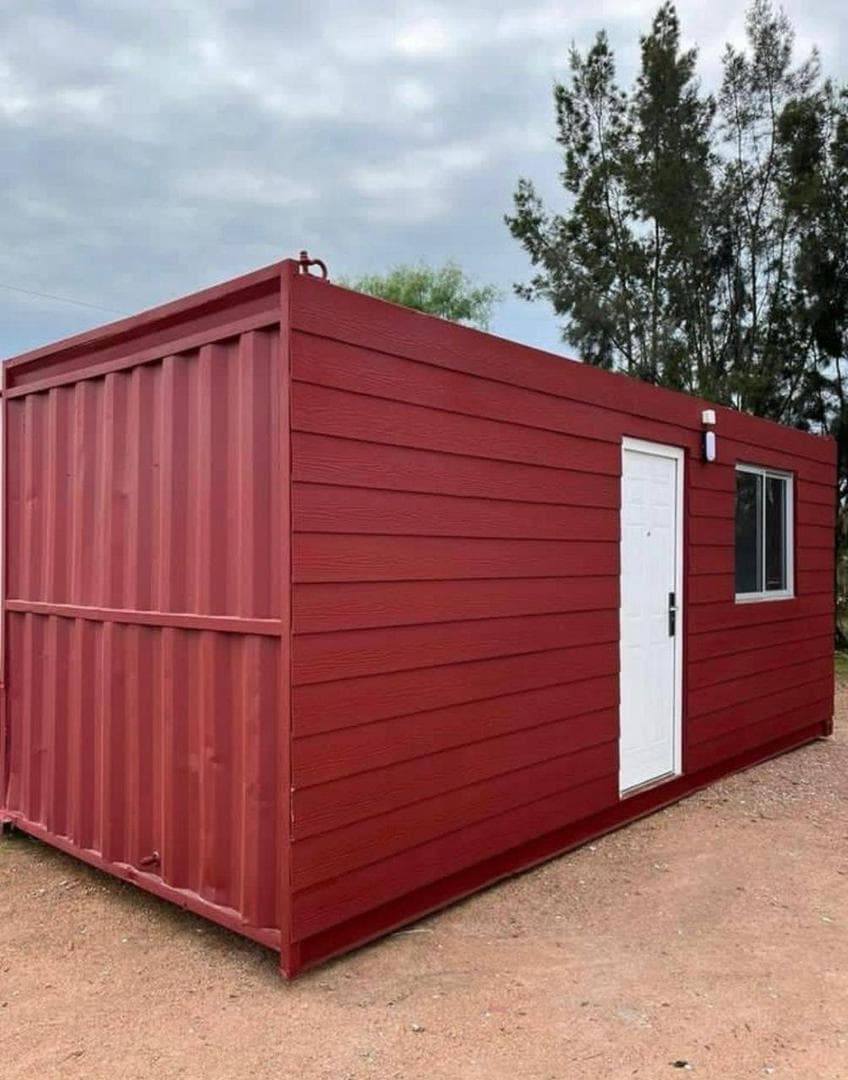 Maison conteneur de 6 mètres, rouge bordeaux, avec salle de bain et cuisine 1