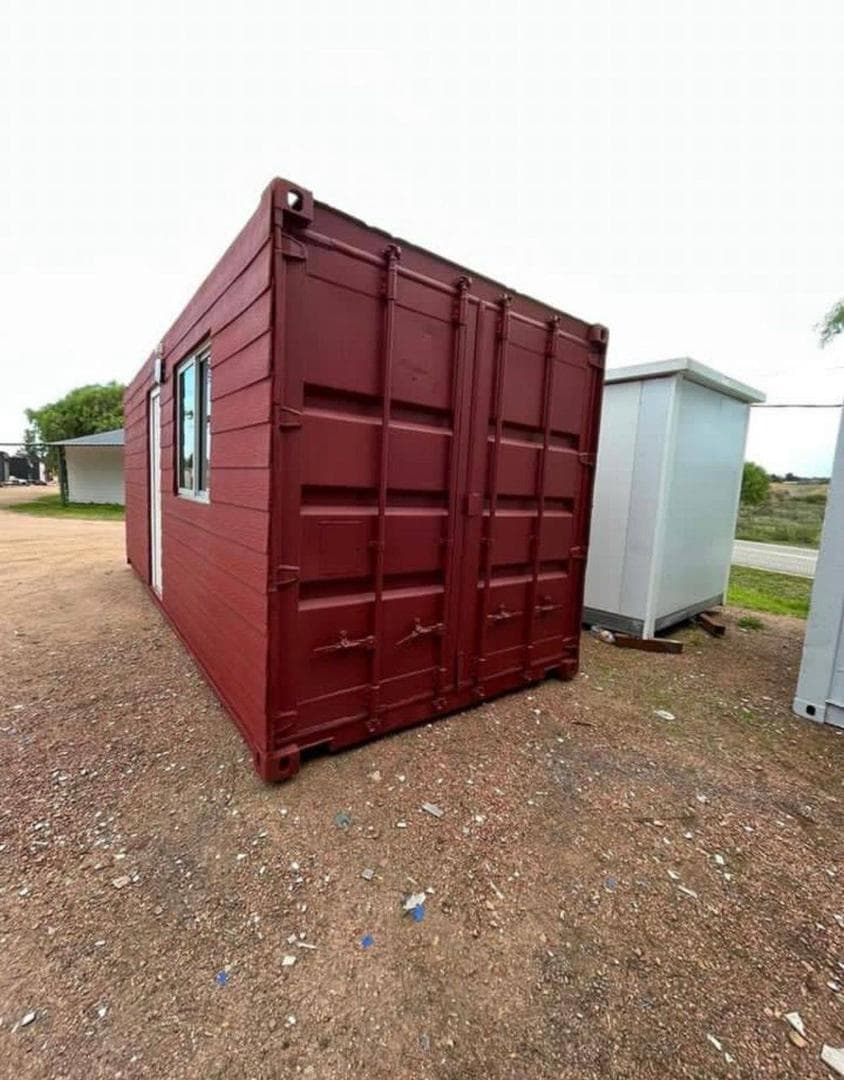 Maison conteneur de 6 mètres, rouge bordeaux, avec salle de bain et cuisine 6
