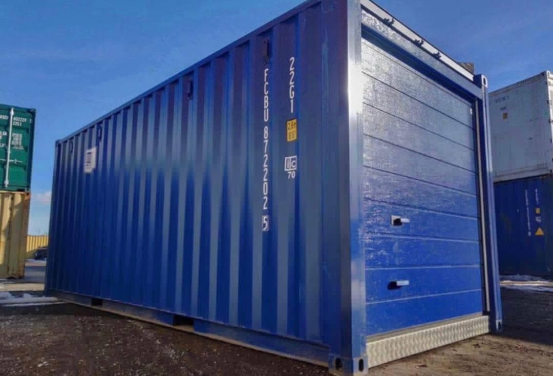Conteneur de 20 pieds transformé avec porte enroulable 1